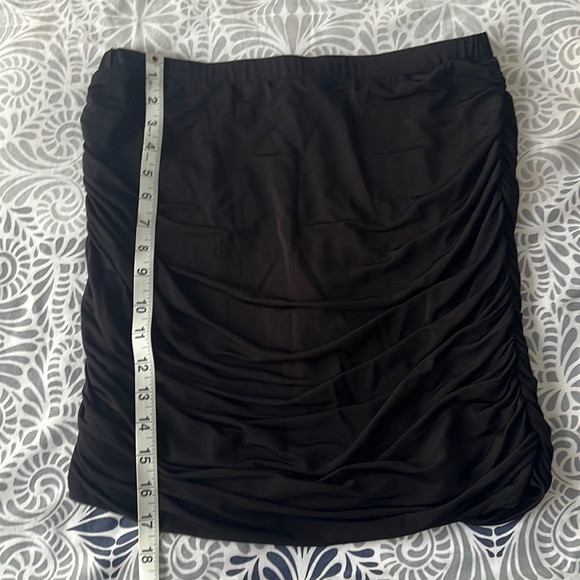 Bebe ruched black mini skirt with zip up back size medium - Picture 1 of 5